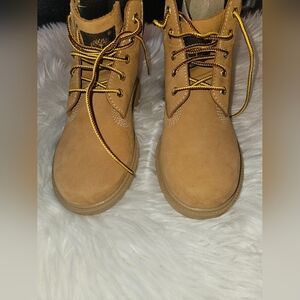 Timberland Boys Shoes Size 2 Pre School, Kid Size.  Tan Leather Lace-Up Boots.